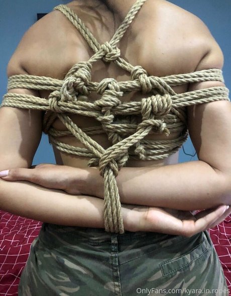 Kyara.in.ropes