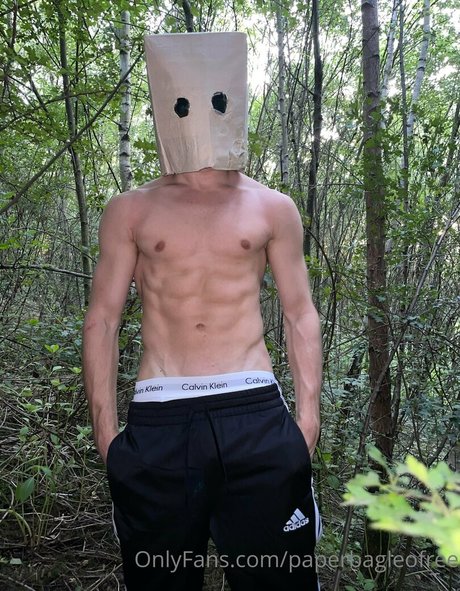 Nacktes geleaktes OnlyFans-Foto von Paperbagfree