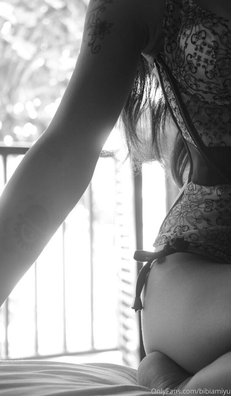 Nacktes geleaktes OnlyFans-Foto von Bia Miyuki