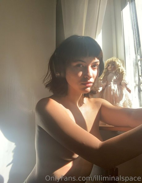 Nacktes geleaktes OnlyFans-Foto von Illiminalspace