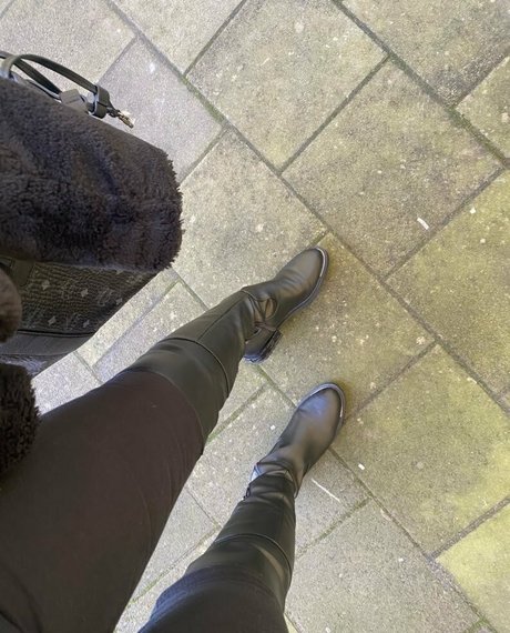 Nacktes geleaktes OnlyFans-Foto von Moneydomk