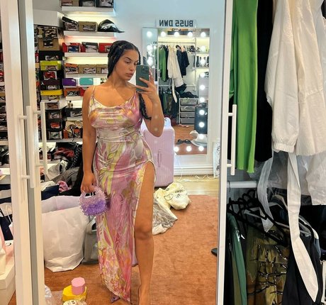 Nacktes geleaktes OnlyFans-Foto von Jorja Smith
