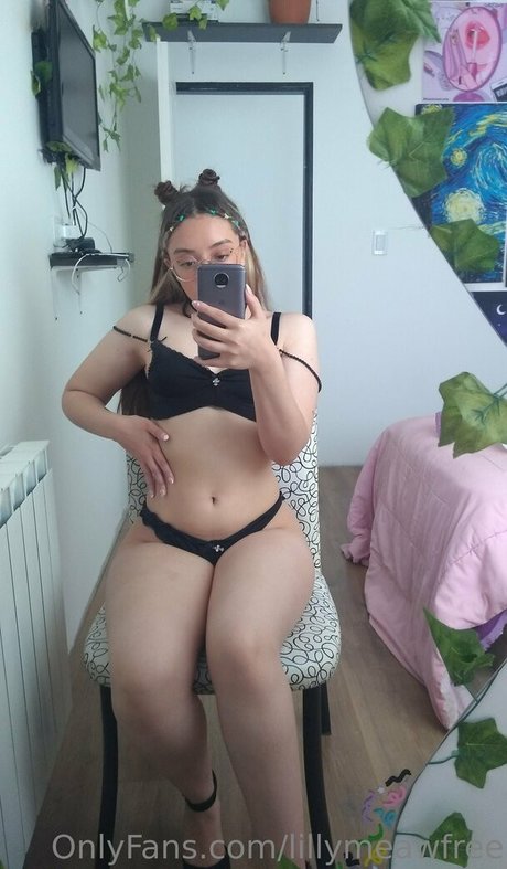 Nacktes geleaktes OnlyFans-Foto von Lillymeawfree