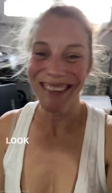 Nacktes geleaktes OnlyFans-Foto von Katee Sackhoff