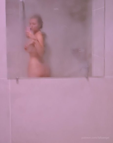 Nacktes geleaktes OnlyFans-Foto von Lyllaangel