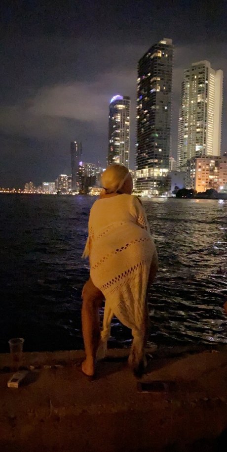 Nacktes geleaktes OnlyFans-Foto von Valerie Rosario