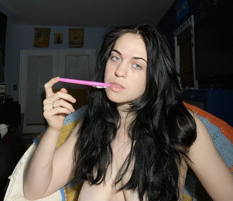 Nacktes geleaktes OnlyFans-Foto von Alexandra Eve