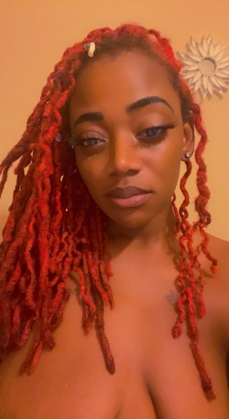 Nacktes geleaktes OnlyFans-Foto von Therealred