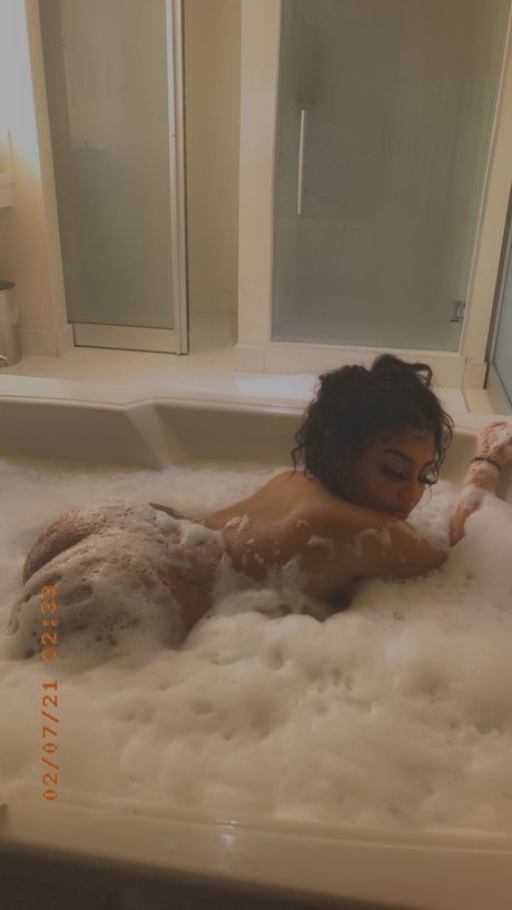 Nacktes geleaktes OnlyFans-Foto von Gigi