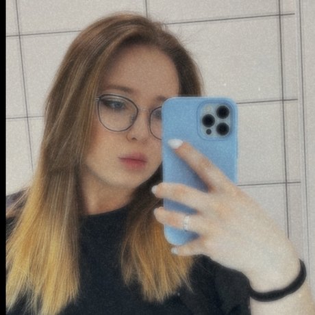 Nacktes geleaktes OnlyFans-Foto von Avlan