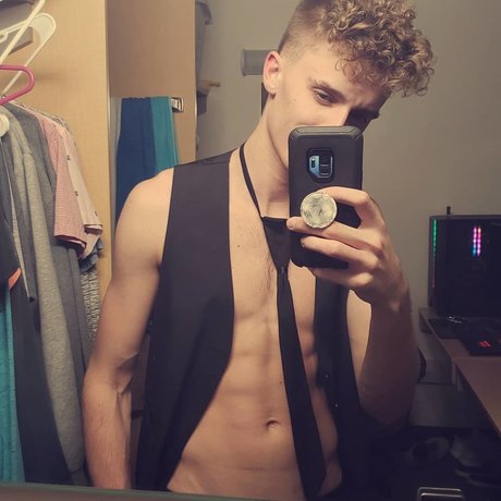 Nacktes geleaktes OnlyFans-Foto von Daddy Emperor
