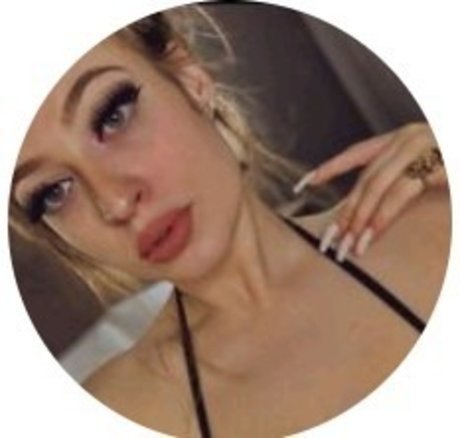 Nacktes geleaktes OnlyFans-Foto von Mama