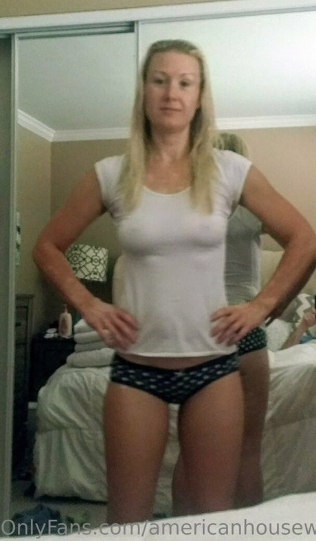 Nacktes geleaktes OnlyFans-Foto von Americanhousewife