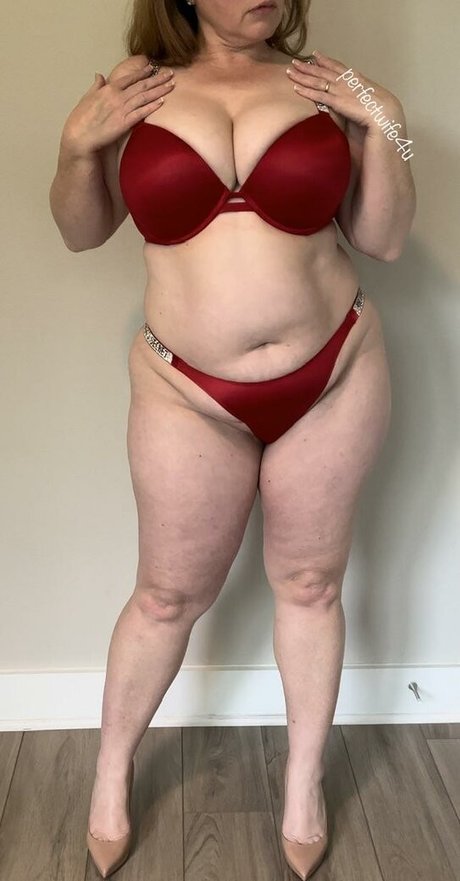 Nacktes geleaktes OnlyFans-Foto von The Perfect Wife