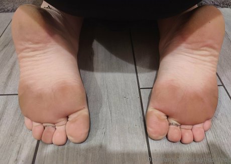 Nacktes geleaktes OnlyFans-Foto von Kaytiesfeet