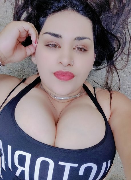 Nacktes geleaktes OnlyFans-Foto von Jennifer Busty Latina