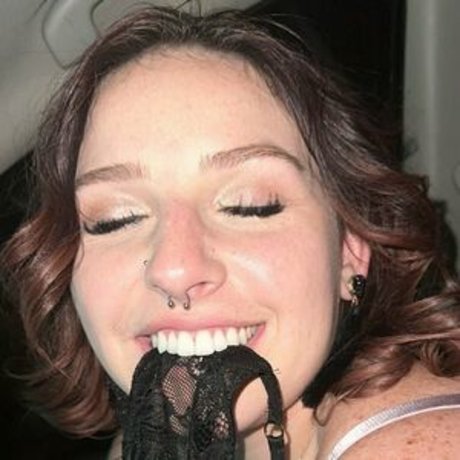 Nacktes geleaktes OnlyFans-Foto von Naughtyreneee