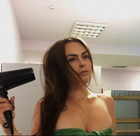 Nacktes geleaktes OnlyFans-Foto von Mihalina Novakovskaya