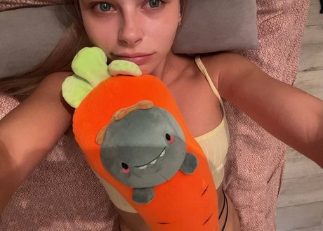 Nacktes geleaktes OnlyFans-Foto von Mihalina Novakovskaya