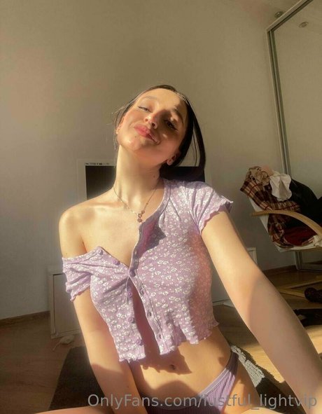 Lustful_lightvip