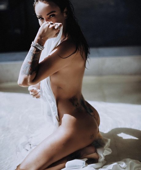 Nacktes geleaktes OnlyFans-Foto von Aiza Dolmatova