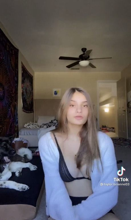 Nacktes geleaktes OnlyFans-Foto von Taylor Brianne
