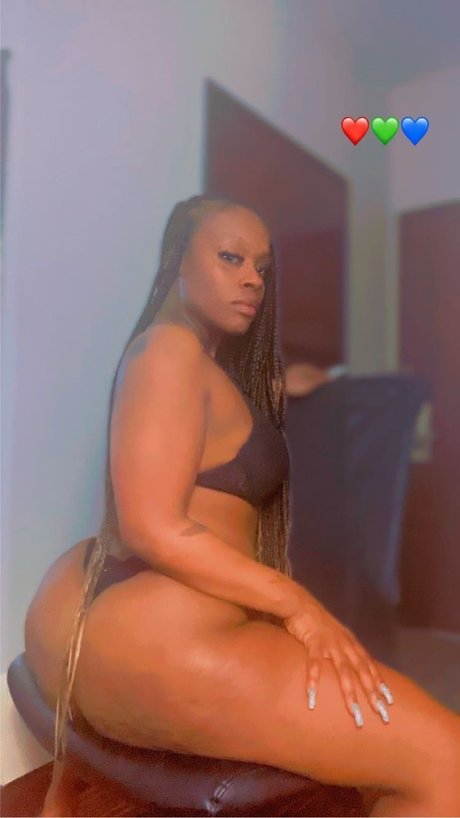 Nacktes geleaktes OnlyFans-Foto von Leoshia Waire
