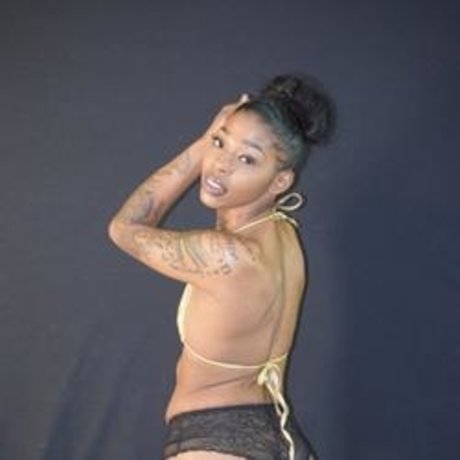 Nacktes geleaktes OnlyFans-Foto von Diamond Raine