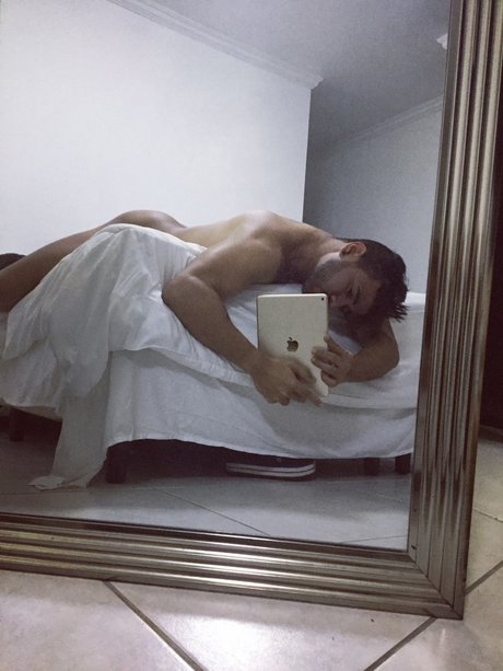 Nacktes geleaktes OnlyFans-Foto von Ronald Aguilera