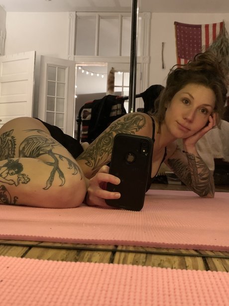 Nacktes geleaktes OnlyFans-Foto von Lou 