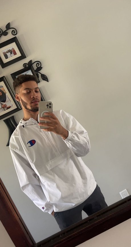 Nacktes geleaktes OnlyFans-Foto von Rowland Romeo