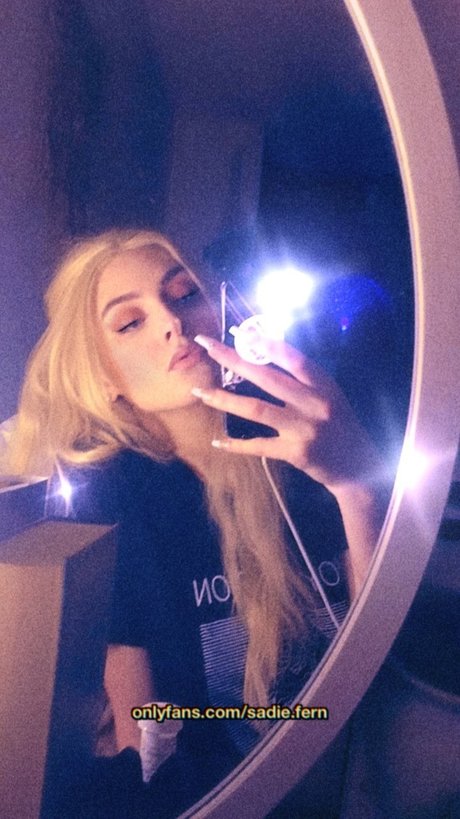 Nacktes geleaktes OnlyFans-Foto von Sadie Fern