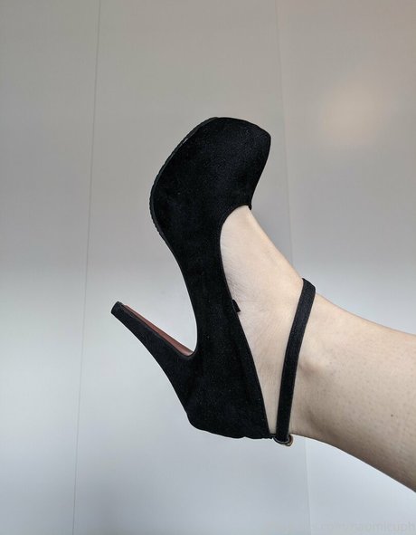 Nacktes geleaktes OnlyFans-Foto von Naomicuph