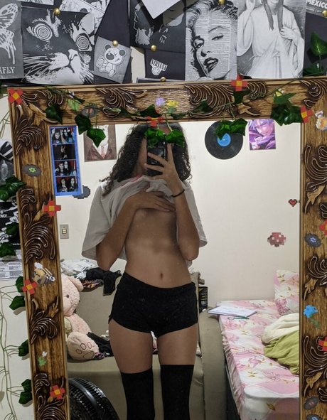 Nacktes geleaktes OnlyFans-Foto von Thesuusu