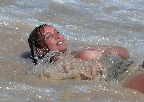 Nacktes geleaktes OnlyFans-Foto von Louise Redknapp