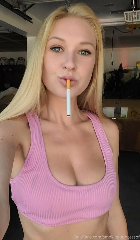 Nacktes geleaktes OnlyFans-Foto von Smokingprincessof