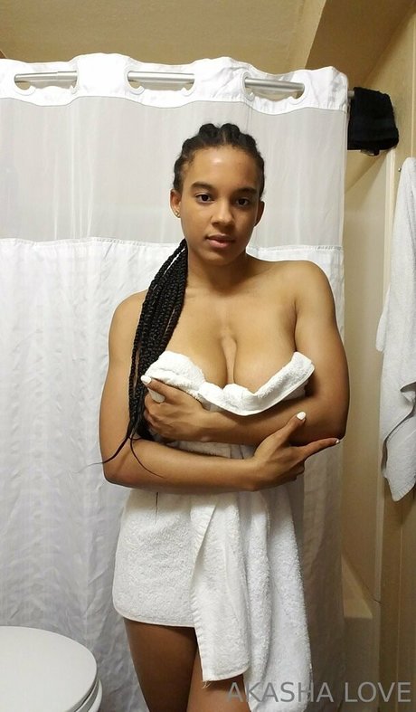 Nacktes geleaktes OnlyFans-Foto von Akashalove
