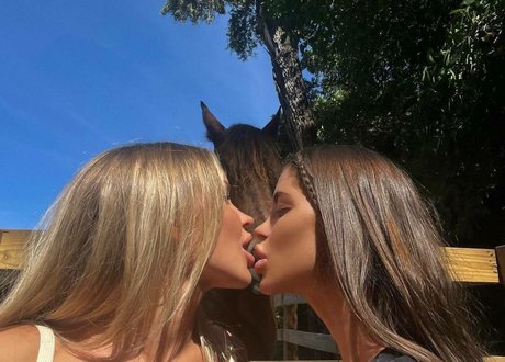 Nacktes geleaktes OnlyFans-Foto von Nolesbi