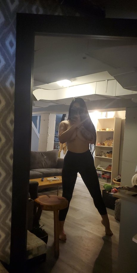 Nacktes geleaktes OnlyFans-Foto von Sarah Bella