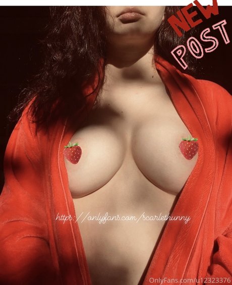 Nacktes geleaktes OnlyFans-Foto von Scarlethunny