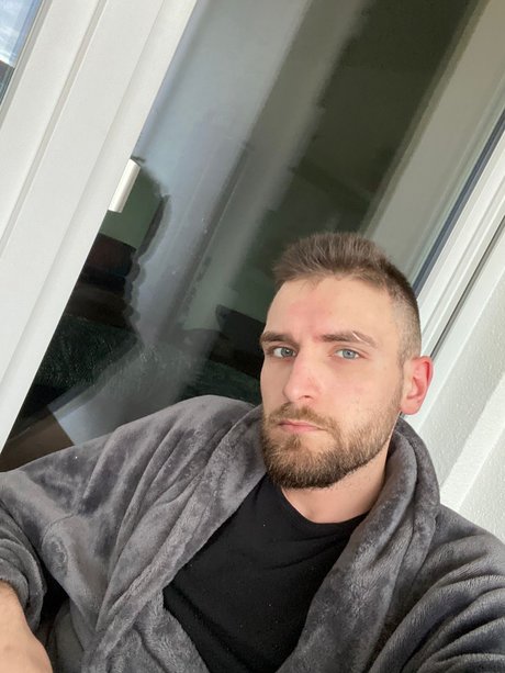 Nacktes geleaktes OnlyFans-Foto von Florin Alex