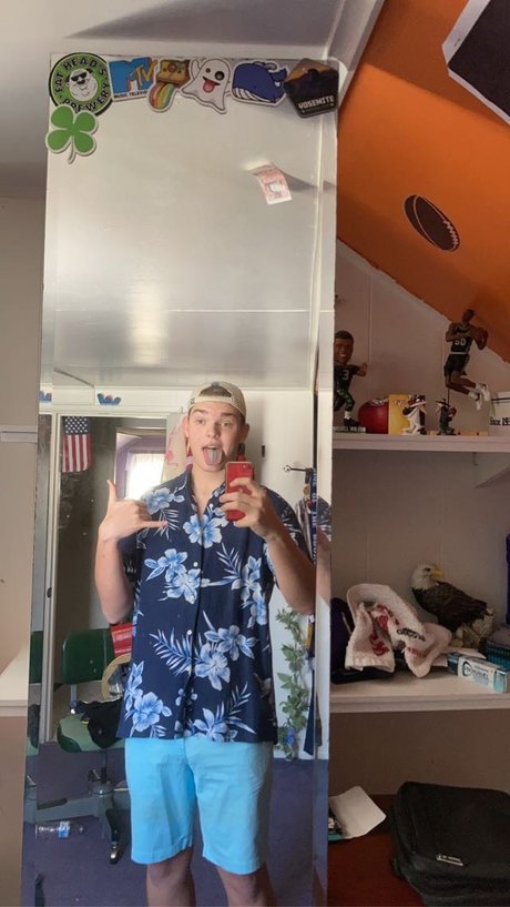 Nacktes geleaktes OnlyFans-Foto von Ej Blaker