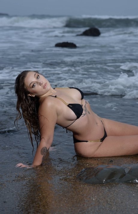 Nacktes geleaktes OnlyFans-Foto von Aphrodite