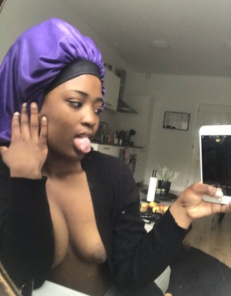 Nacktes geleaktes OnlyFans-Foto von Mellaa Baby
