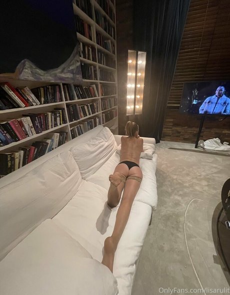 Nacktes geleaktes OnlyFans-Foto von Lisa Rulit