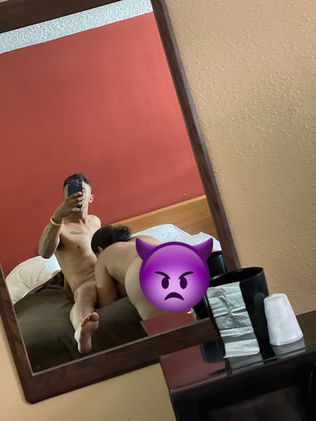 Nacktes geleaktes OnlyFans-Foto von Marriedtwins