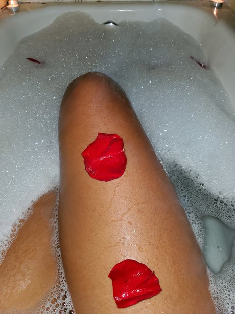 Nacktes geleaktes OnlyFans-Foto von Dreadlock Domme