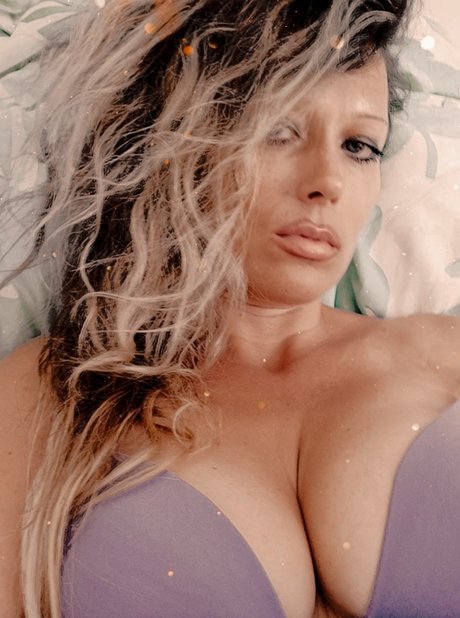 Nacktes geleaktes OnlyFans-Foto von Juliaglance