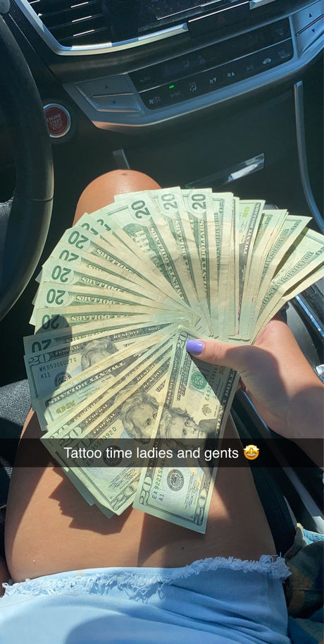 Nacktes geleaktes OnlyFans-Foto von Julia Beniot