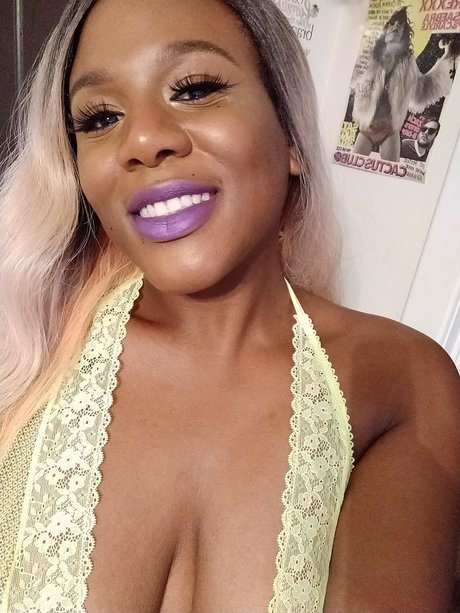 Nacktes geleaktes OnlyFans-Foto von Bbwbelle